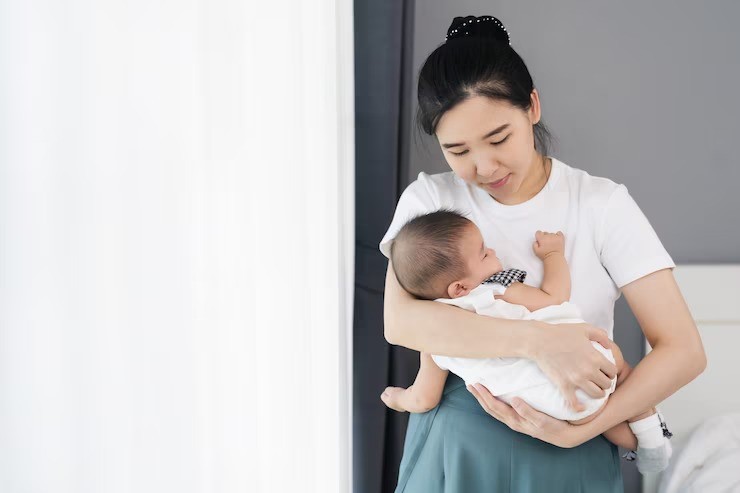 menggendong bayi, bayi manja, mitos parenting, fakta tentang bayi, tips ibu muda, ikatan emosional bayi, parenting modern, perkembangan bayi, gendongan bayi, pelukan ibu